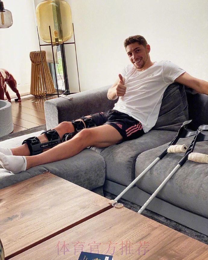 皇马官方:巴尔韦德右腿胫骨骨裂 皇马官方:巴尔韦德右腿胫骨骨裂